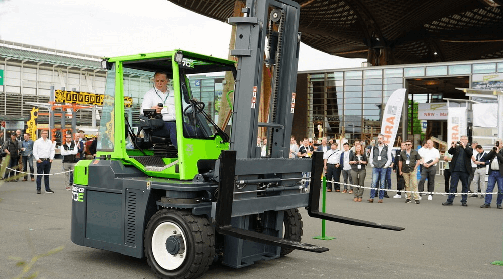 Combilift demonstrated the new emissions free Combi CB70 at LIGNA 2023 Wood Central 1