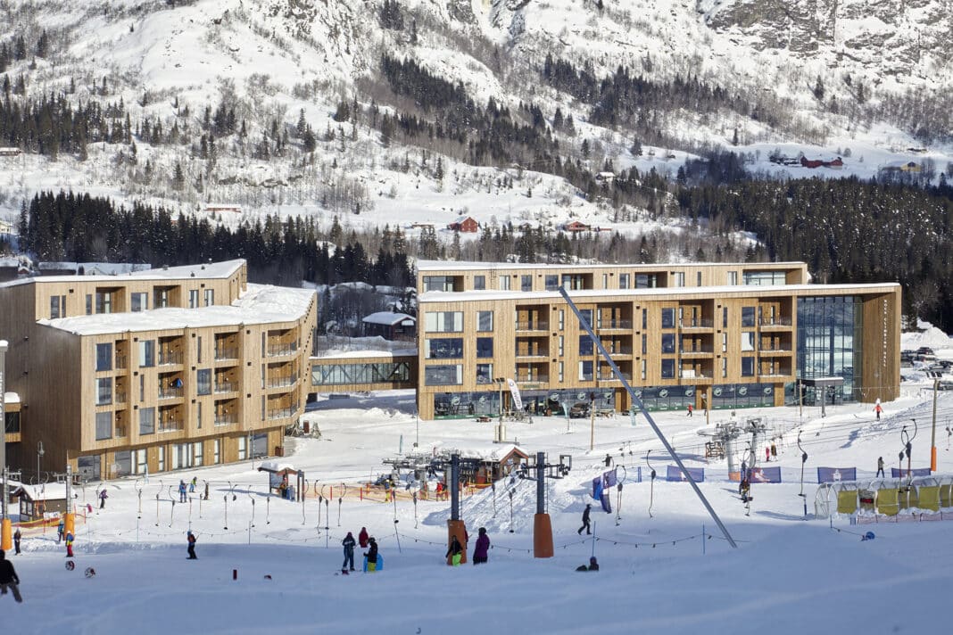 The product has been used in SkiStar Lodge Hemsedal Suites in Norway. Centrally located in Hemsedal, Norway’s top ski resort and home to the highest ski lift in Scandinavia, Hemsedal Suites offers the very best for skiers and snowboarders. (Photo Credit: Kebony)