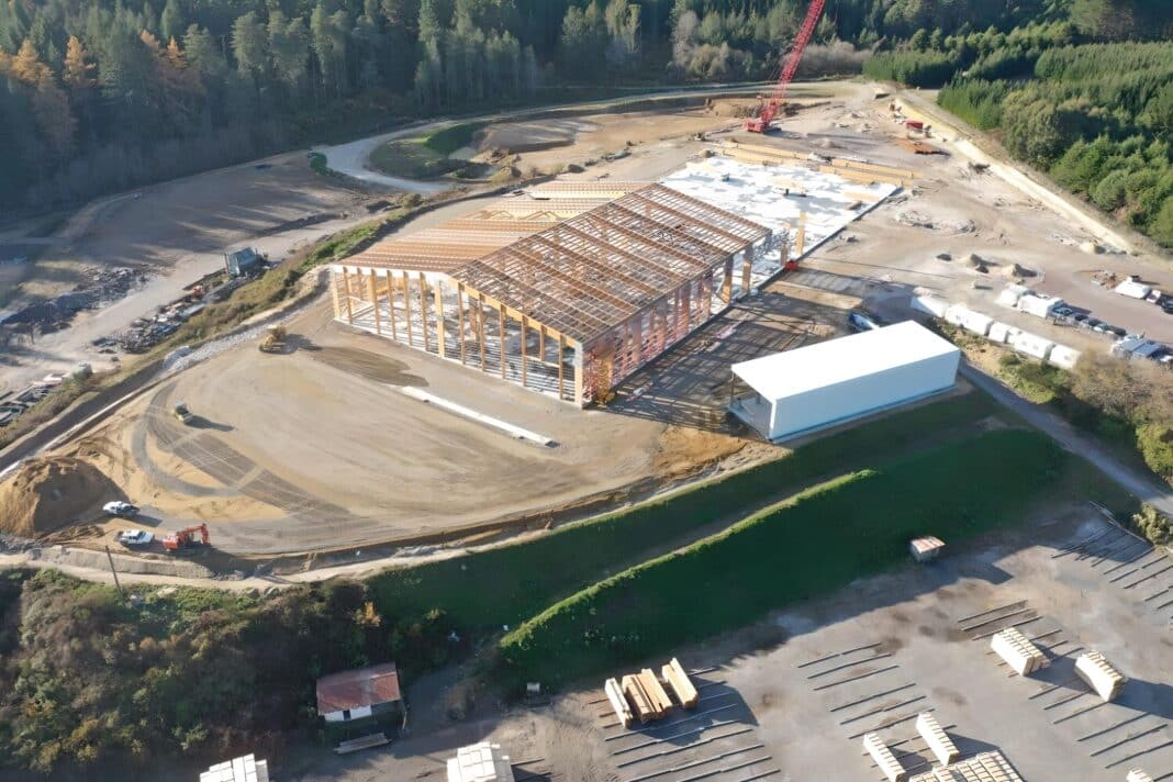 Red Stag Timberlab has constructed a CLT factory on the Red Stag manufacturing facility site in Rotorua, New Zealand. Opened in 2021, the building will be used to make and store CLT panels. It measures a massive 161 metres long by 60 metres wide. The entire structure is made from glulam with a concrete floor. (Photo Credit: Hawkins)