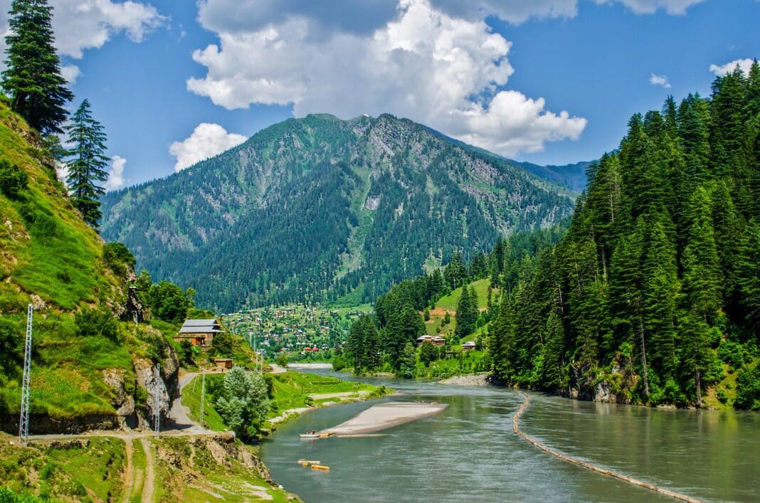 A fascinating view of the Sharda town in the Neelum valley, Azad Kashmir. Under India's new policy, Kashmir manufactures must meet the new Indian forest management standards and could be eligible to achieve certification to sell into supply chains. (Photo Credit: Photo 156122993 | Blue © Ndwarraich | Dreamstime.com)