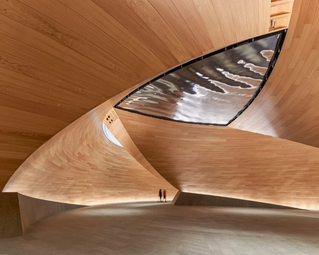 American red oak was used in The Vortex, Bloomberg's award winning HQ in London by Foster + Partners. (Photo Credit: James Newton)