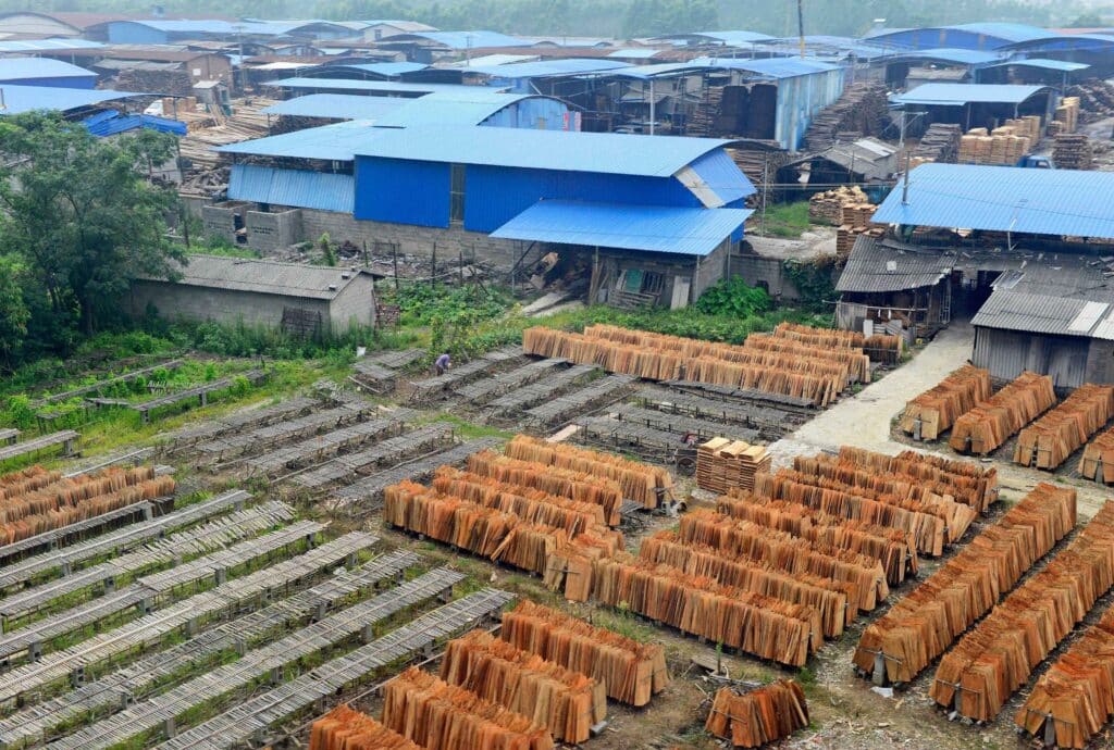 Thousands of Chinese plywood, particleboard and MDF manufacturers use FSC (and PEFC) certification to sell timber to global supply chains. (Photo Credit: Andrew Benton from Alamy Stock Photo)