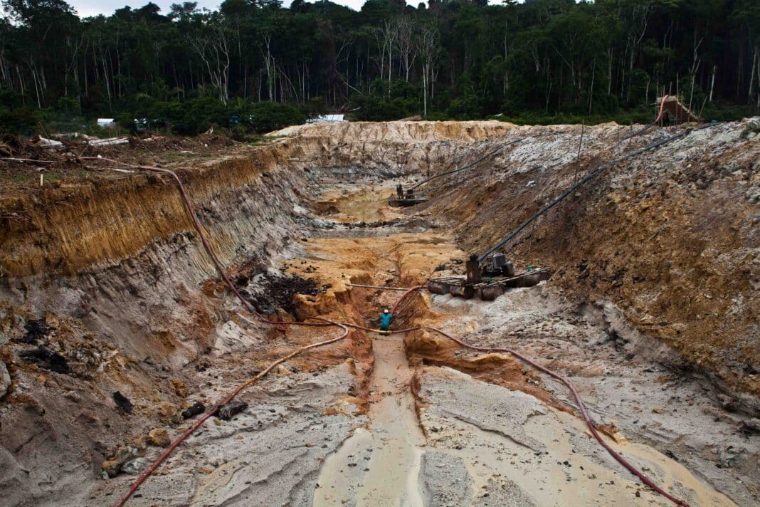 Hydraulic gold mining in Amazon the Brazilian rainforest has surged since 2000. (Photo Credit: BrazilPhotos / Alamy Stock Photo)