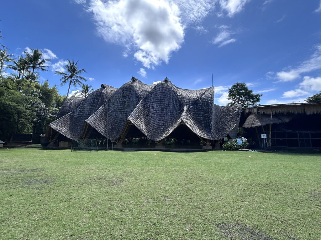bamboo reigns bali green school ulaman luxury villas green school building 1600x1200